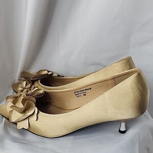 Champagne Gold Floral Kitten Heels Size 8 M